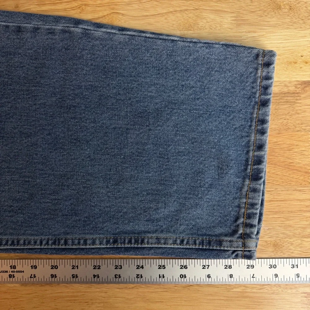 NEW Levi's 550 Relaxed Jeans Mens 46x29 Blue Medium Wash Tapered Leg Denim